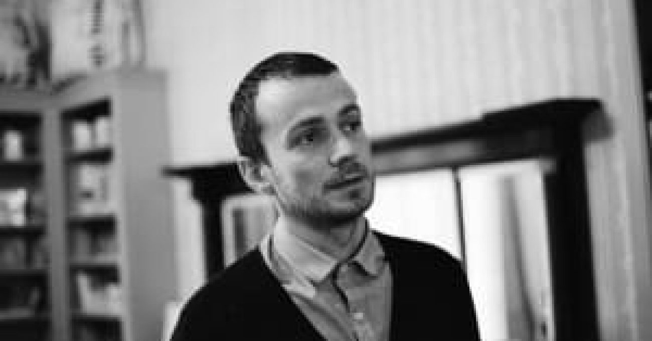 Tom-inreading-room-300x198